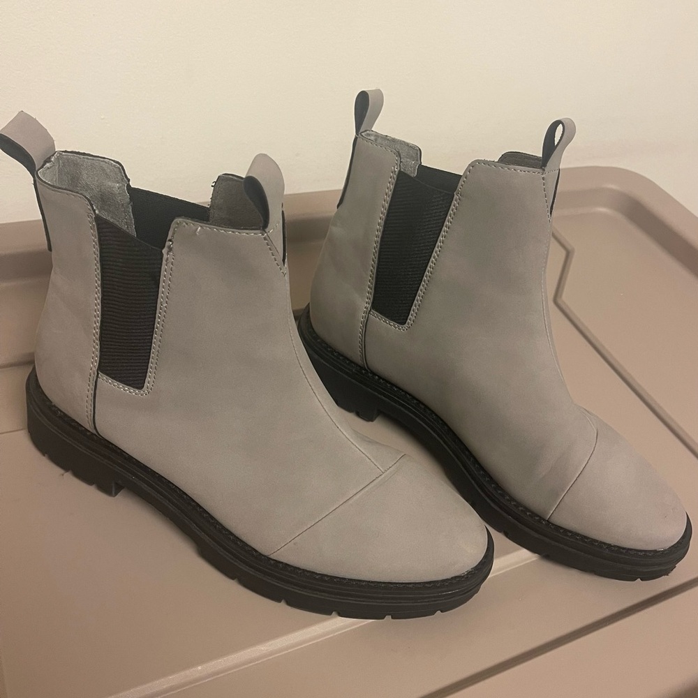 TOMS Women's Skylar Chelsea Boots